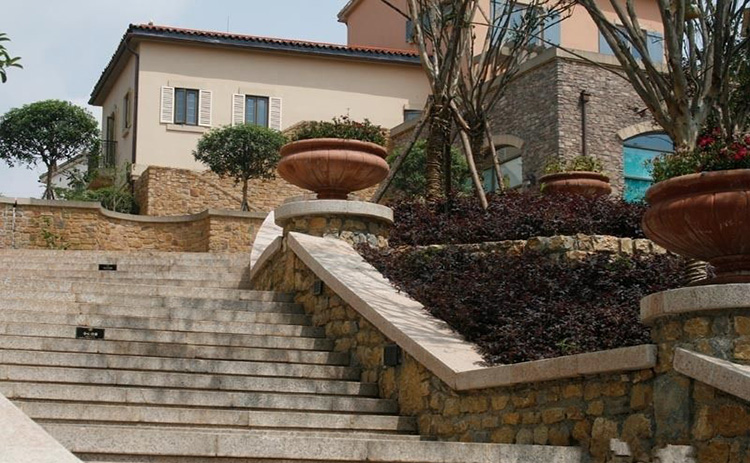 麓山国际社区云曦台暗装暖气片安装案例